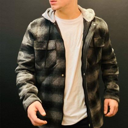 Solid color two-pocket long-sleeved shirt jacket