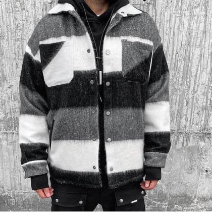 Solid color two-pocket long-sleeved shirt jacket